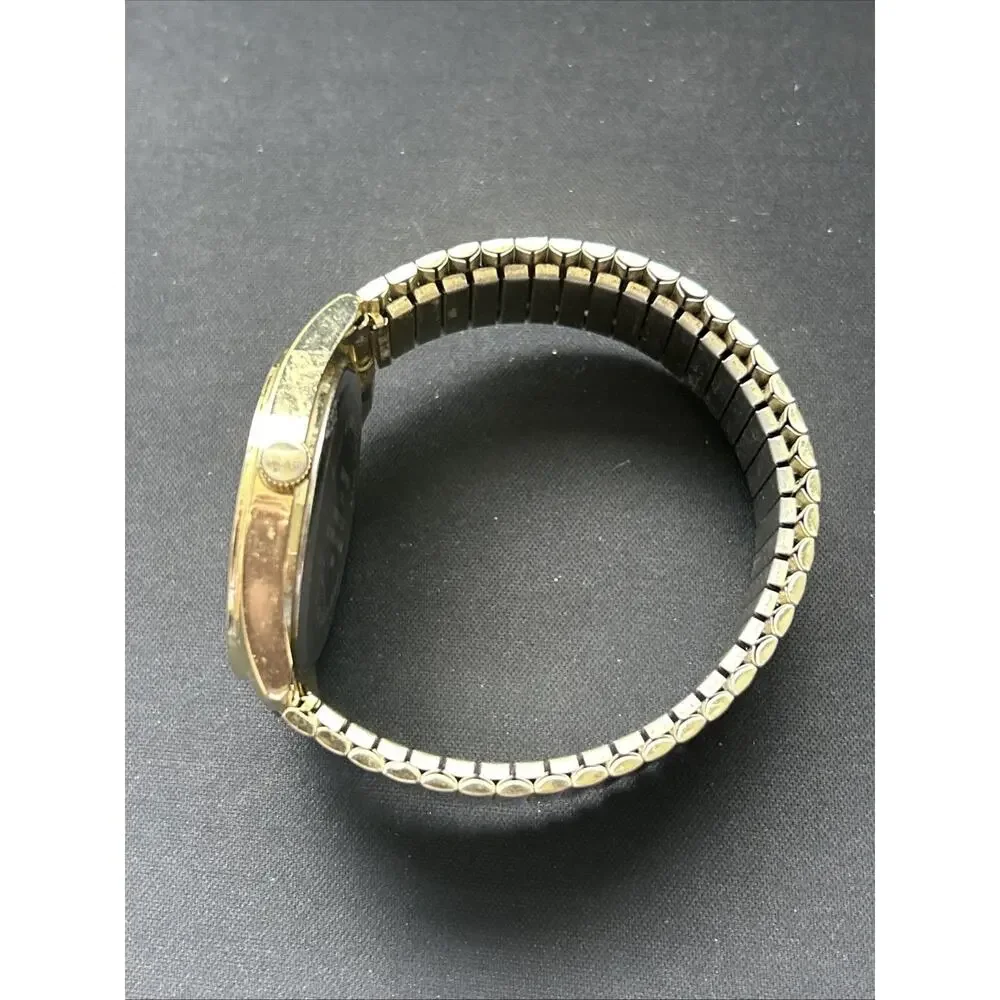 Unbranded gold tone